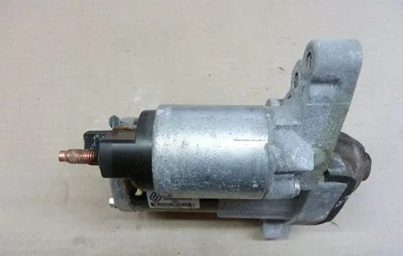 Renault Alaskan Generator/alternator M000TD2571KG
