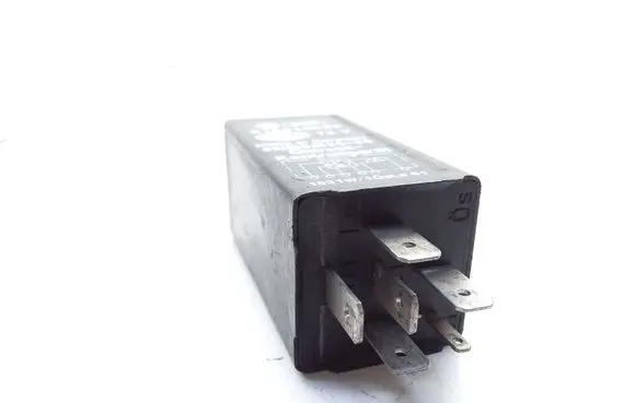 Audi 80 90 B3 Hazard warning light relay 813919082