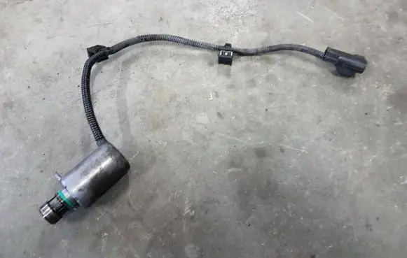 Volvo V40 Camshaft vanos timing valve 30757801