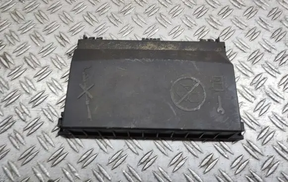 Opel Astra J Fuse box cover C11000142