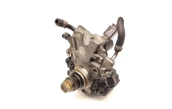 Mercedes-Benz C AMG W204 Fuel injection high pressure pump A6510700601