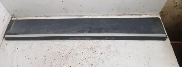 Volvo XC70 Front door trim (molding) 31283100