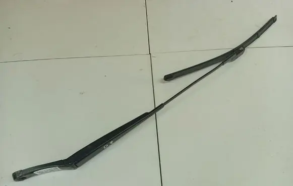 Volkswagen PASSAT B6 Front wiper blade arm 3C1955410B