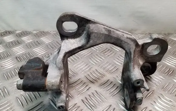 Mazda 6 Engine mounting bracket