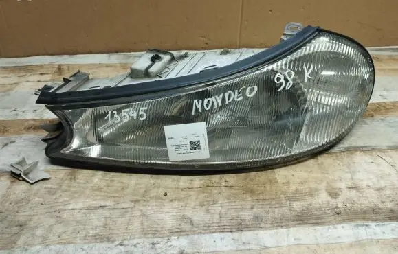 Ford Mondeo MK II Headlight/headlamp 1305235322 1305615037