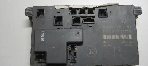 Mercedes-Benz CLS C219 Door control unit/module 2198200728