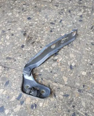 Audi A6 S6 C6 4F Engine bonnet/hood hinges 4F0823301