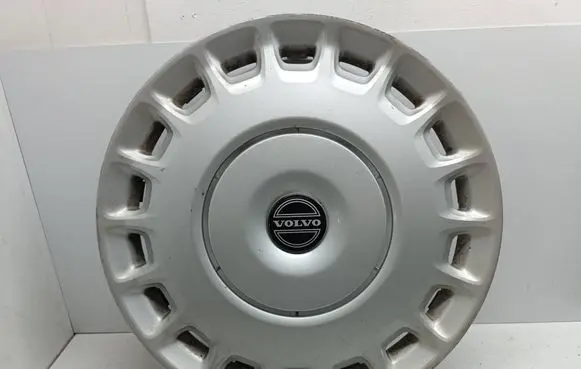 Volvo V50 R15 wheel hub/cap/trim 30615582