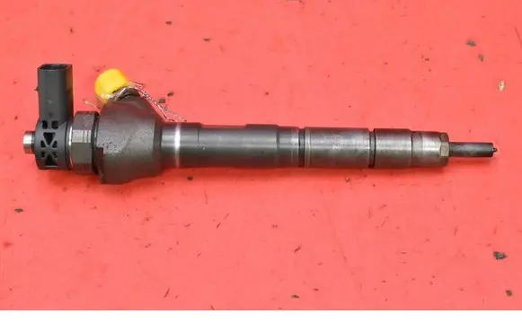 Volkswagen PASSAT B6 Fuel injector 0445110369