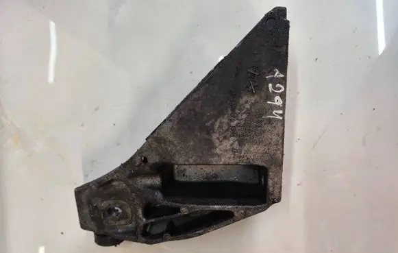 BMW X5 E70 Engine mounting bracket 6772680