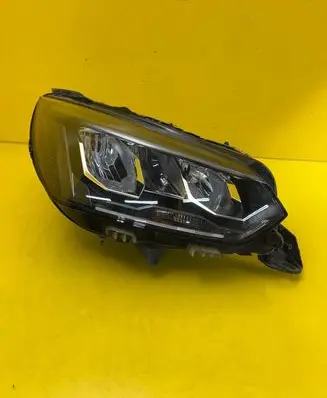 Peugeot 2008 II Headlight/headlamp 9833036180