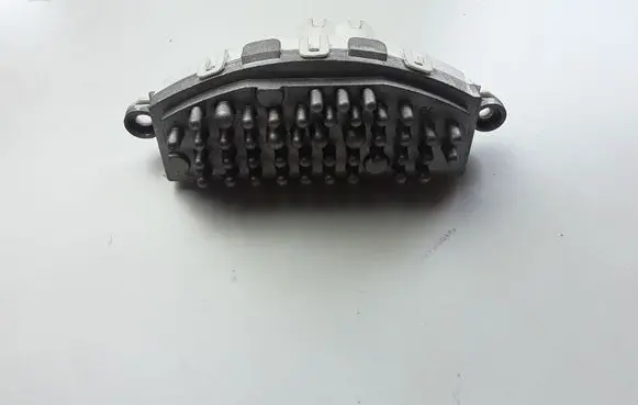 Audi Q2 - Heater blower motor/fan resistor 5Q0907521C