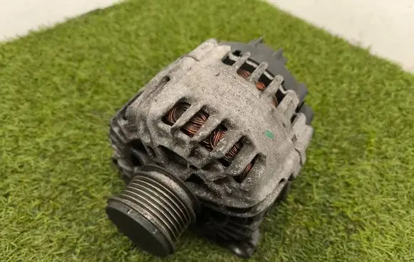 Volkswagen PASSAT B6 Generator/alternator 03L903023E 210044375 2605717A