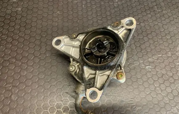 Renault Espace III Vacuum pump 721883058