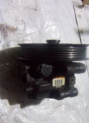 Ford Mondeo Mk III Power steering pump