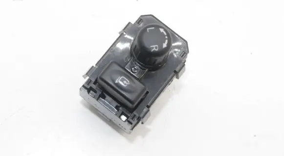 Nissan 370Z Wing mirror switch