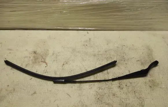 Citroen C3 Aircross Front wiper blade arm 39079979