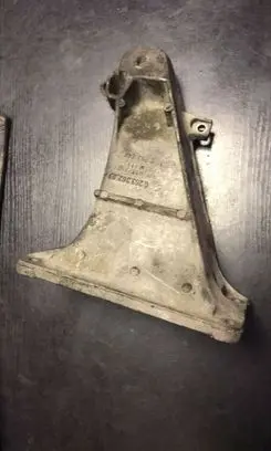 BMW 5 E39 Engine mounting bracket 6753362