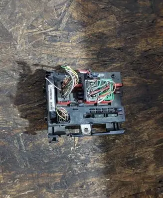 Peugeot 307 Fuse module 9650664180 33822798