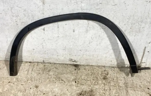 Rear fender molding trim