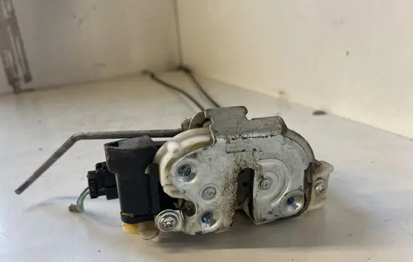 Mitsubishi Outlander Front door lock PBTASGF30