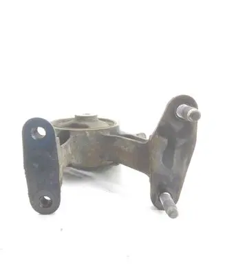 Toyota Avensis T270 Engine mount bracket