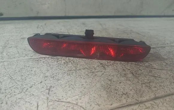 Third/center stoplight
