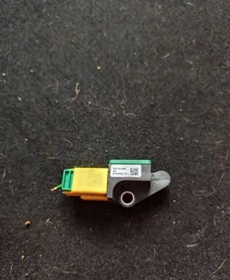 Skoda Superb B6 (3T) Airbag deployment crash/impact sensor 8K0973323S