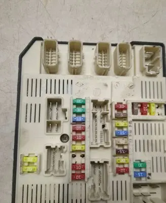 Renault Scenic III - Grand scenic III Fuse module 284B68372R 519339501 9639058042