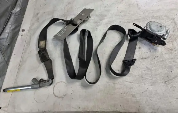Opel Insignia A Front seatbelt 3063932AA