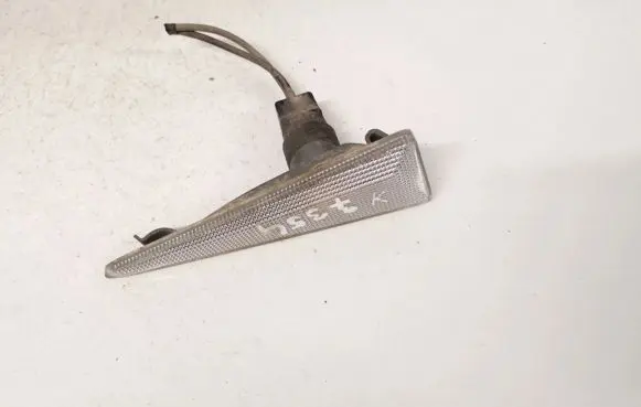 Renault Megane II Front fender indicator light 8200301241