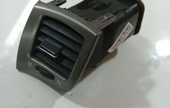 Toyota Avensis Verso Dash center air vent grill 5565044080