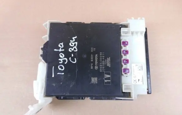 Toyota Camry VIII XV70 Fuse box set 8922133E90 8273033031A