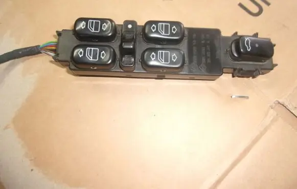 Mercedes-Benz S W220 Tailgate/trunk/boot open switch A2208201010