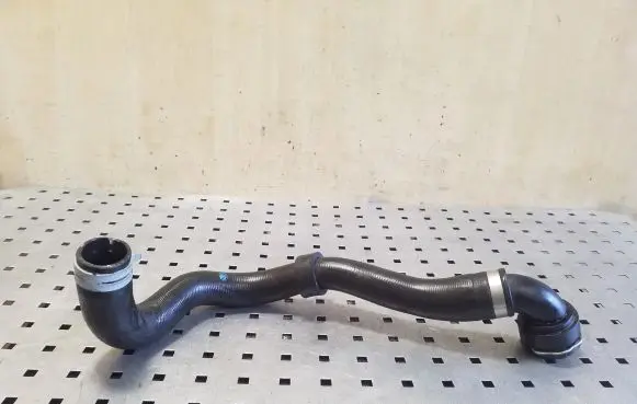 Volvo XC90 Engine coolant pipe/hose 32252070