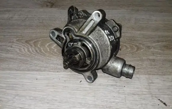 Volvo XC90 Vacuum pump 08699237