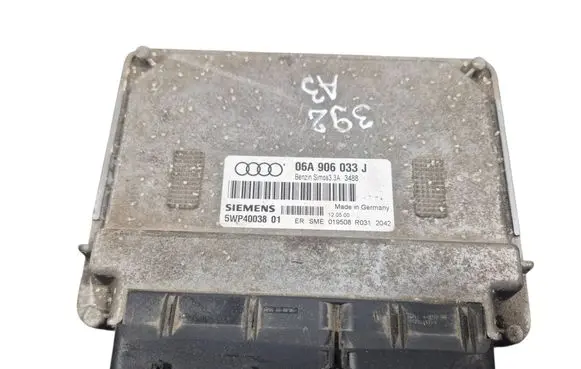 Audi A3 S3 8L Engine control unit/module 06A906033J 5WP400380 33A3488