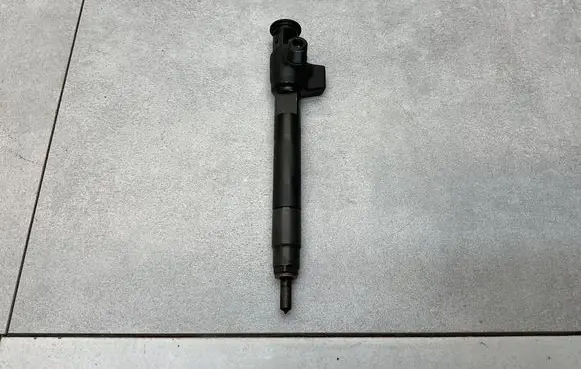 Ford Kuga II Fuel injector 9674984080