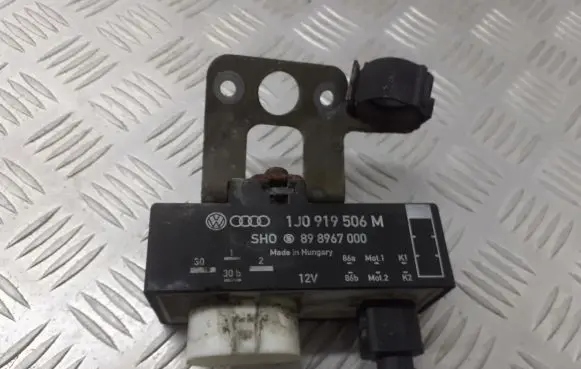 Volkswagen Polo IV 9N3 Coolant fan relay 1J0919506M