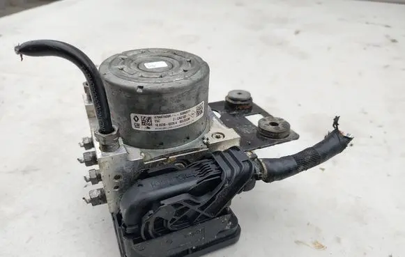 Opel Vivaro ABS Pump 476607609R