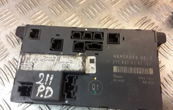 Mercedes-Benz E W211 Door control unit/module 2118208285 A2118208285