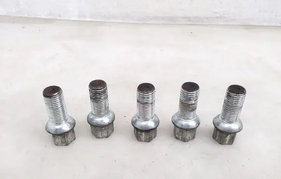 Skoda Karoq Nuts/bolts 