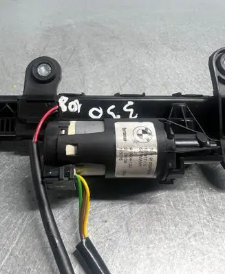BMW 3 E92 E93 Seat belt adjustment motor 143075