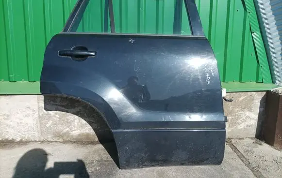 Suzuki Grand Vitara II Rear door