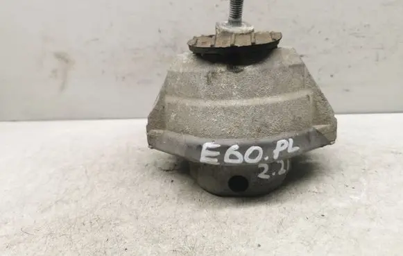 BMW 5 E60 E61 Engine mount bracket RM676109001