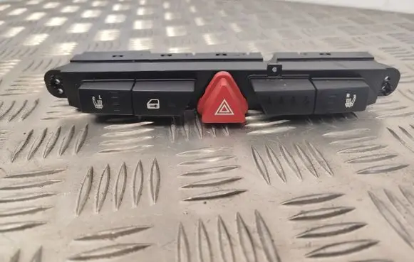 KIA Ceed Hazard light switch 937001H000