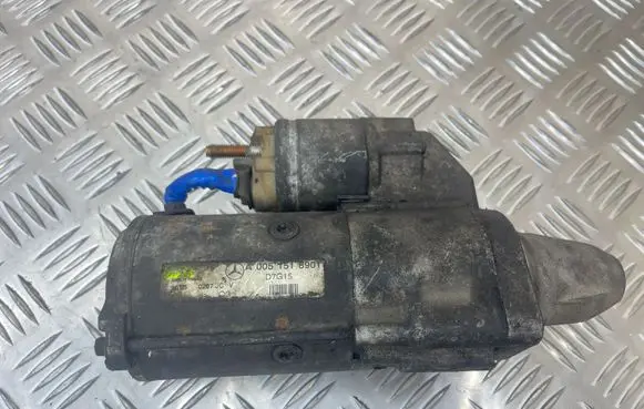 Mercedes-Benz E W211 Starter motor A0051518901