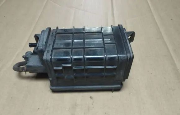 Active carbon filter fuel vapour canister