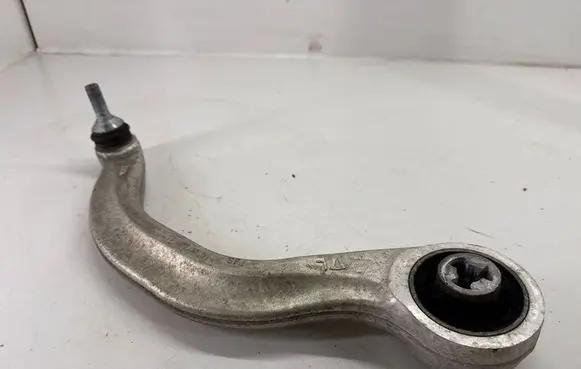 Tesla Model 3 Front lower control arm/wishbone 104435400A