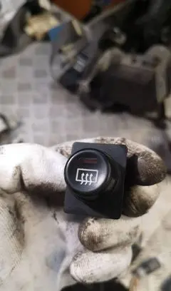 Mitsubishi Pajero Sport I Windscreen/window heater switch 26060